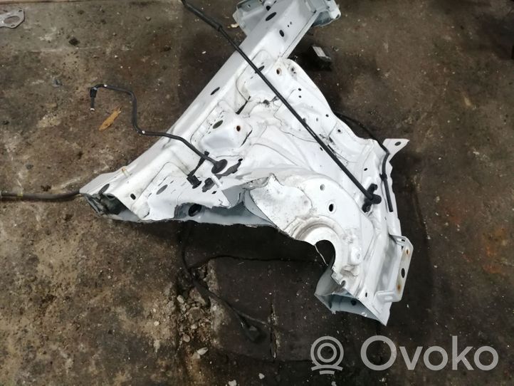 Hyundai i30 Longherone lato anteriore 