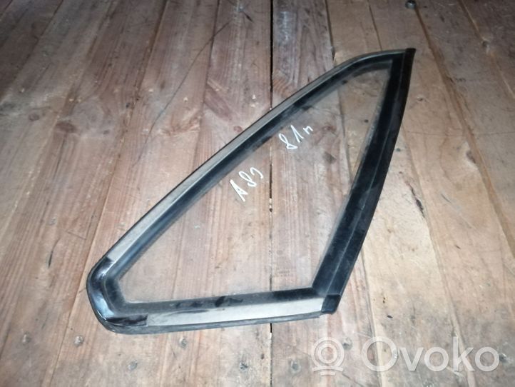 Audi 80 90 B2 Fenêtre latérale avant / vitre triangulaire 813845322A