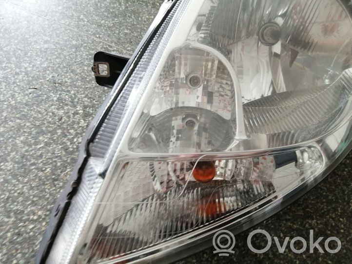 Opel Vivaro Headlight/headlamp 8200701354