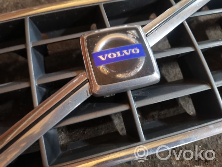 Volvo XC70 Grille calandre supérieure de pare-chocs avant 