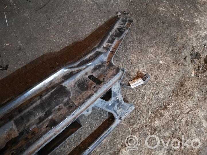 Volvo XC70 Support de radiateur sur cadre face avant 