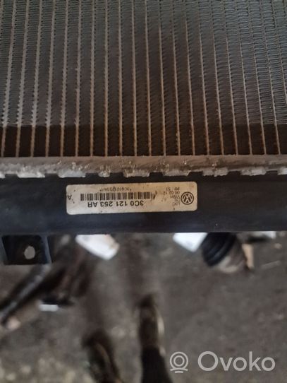 Volkswagen PASSAT B7 Radiateur de refroidissement 3C0121253AR