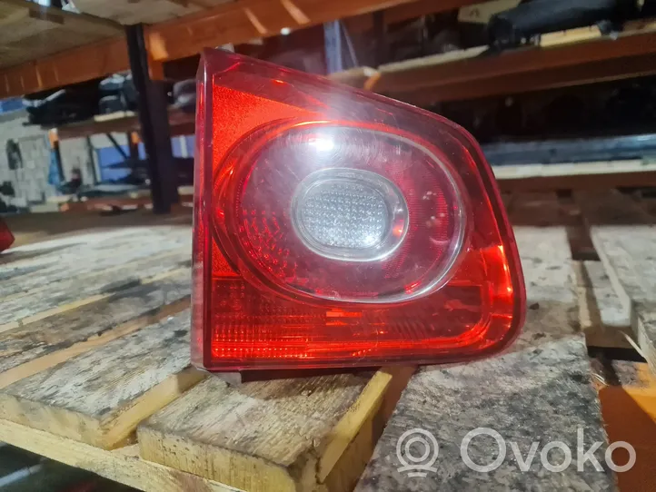 Volkswagen Tiguan Lampy tylnej klapy bagażnika 5N0945093C