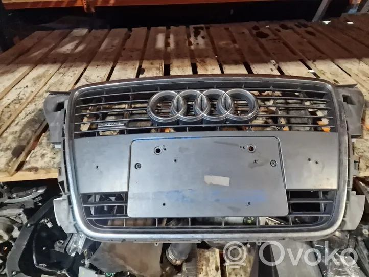 Audi A3 S3 8P Etupuskurin ylempi jäähdytinsäleikkö 8P0853651H