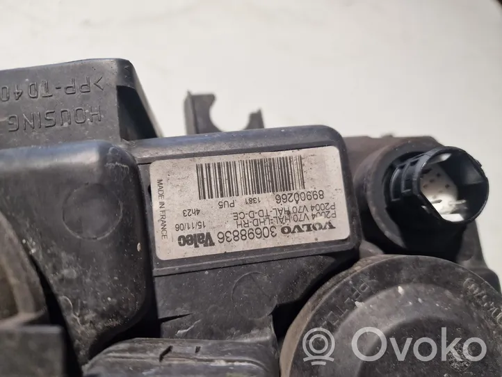 Volvo V70 Lampa przednia 3698836