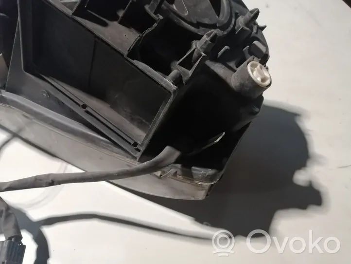 Volvo XC90 Lampa przednia 30744010