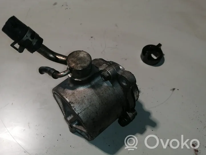 Mazda 5 Pompe à vide RF7J18G00