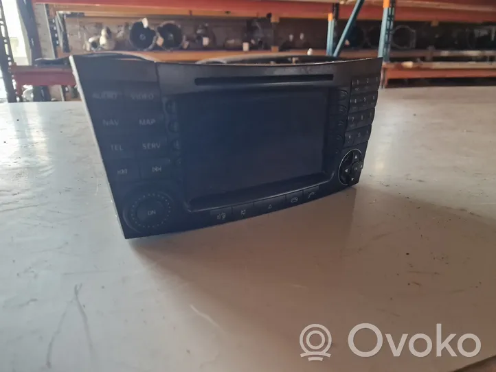 Mercedes-Benz E W211 Radio / CD/DVD atskaņotājs / navigācija A2118203297