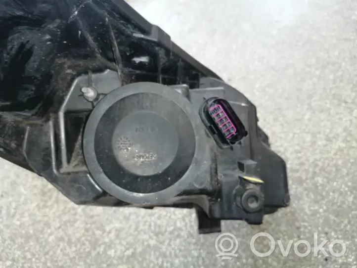 Ford Fiesta Lampa przednia 8A6113W030AH