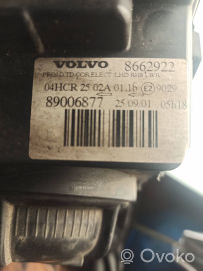 Volvo V70 Передняя фара 89006877