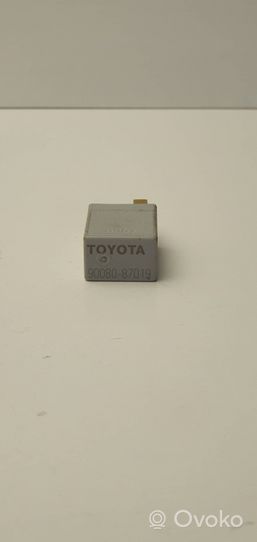 Toyota Avensis T250 Relè lampeggiatore d'emergenza 9008087019