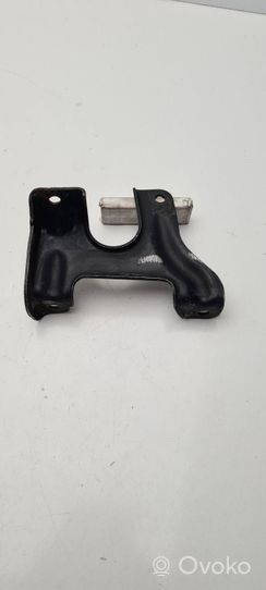 Audi A6 S6 C6 4F Supporto della valvola di raffreddamento EGR 059131121C