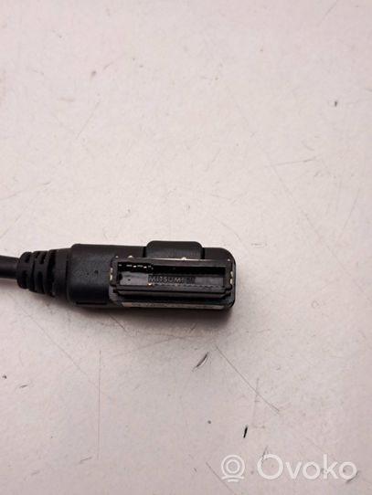 Mercedes-Benz CLS C219 USB-pistokeliitin A0018279104