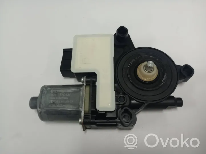 Skoda Fabia Mk3 (NJ) Moteur d'essuie-glace 2Q2959882