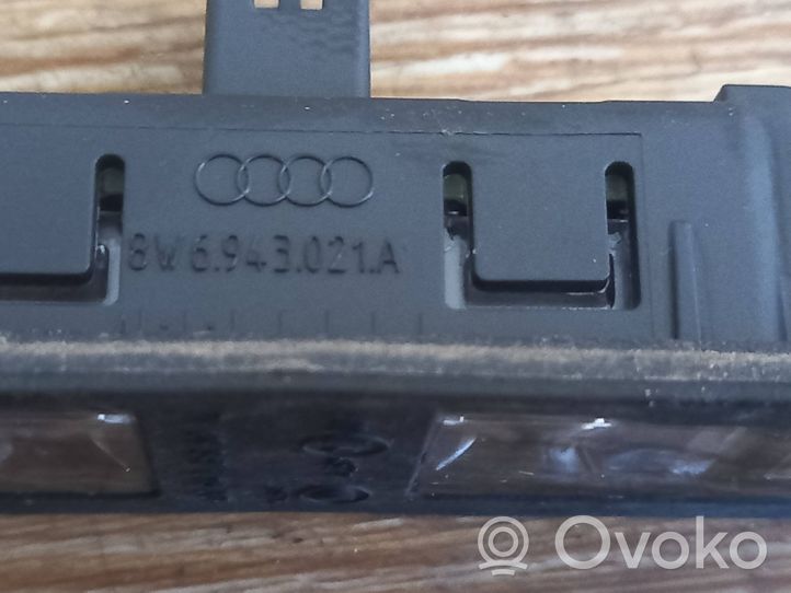 Audi Q3 F3 Rekisterikilven valo 8W6943021A