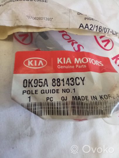 KIA Sedona Poggiatesta del sedile anteriore 0K95A88143CY