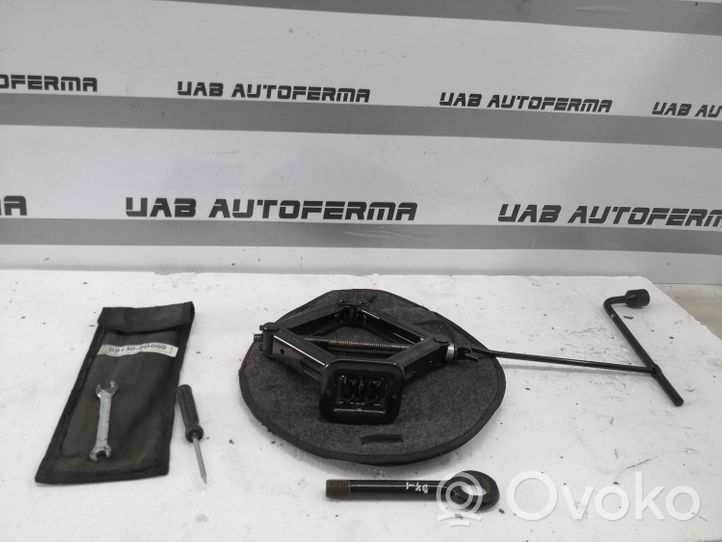 Hyundai i40 Set di attrezzi 091300B000