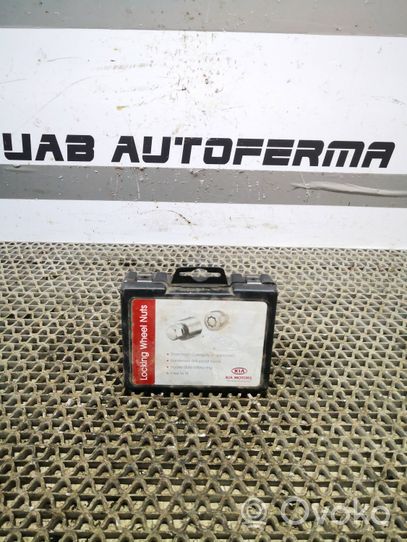 KIA Rio Dadi antifurto e blocco ruota AC09411013