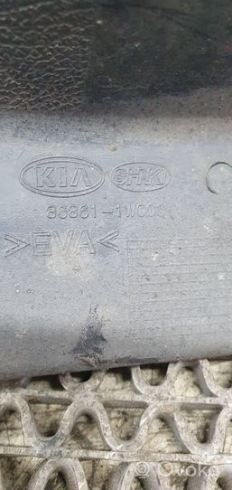 KIA Rio Takaroiskeläppä 868611W000