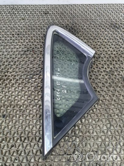 KIA Ceed Finestrino/vetro triangolo anteriore 86190A2100