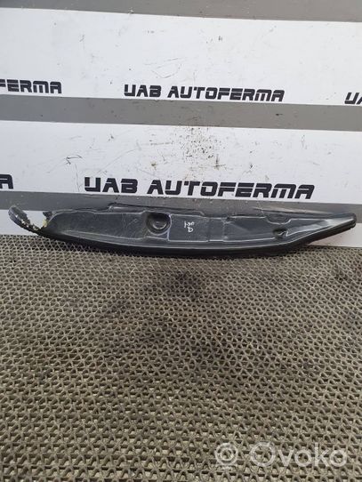 Hyundai i30 Supporto/guarnizione in poliuretano espanso del parafango 84117A6000