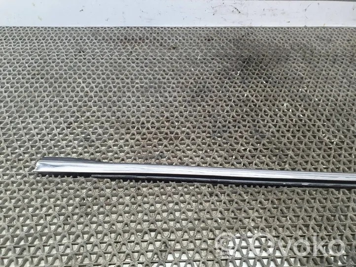 Nissan Qashqai Rivestimento modanatura del vetro della portiera posteriore 