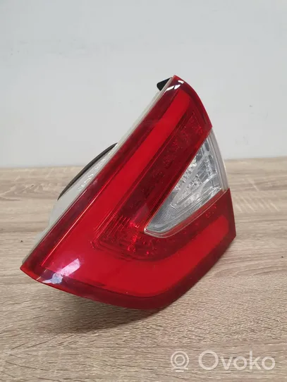 Hyundai ix35 Lampy tylnej klapy bagażnika 924042Y500