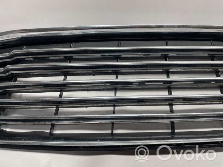 Ford Fusion II Grille calandre supérieure de pare-chocs avant DS738150