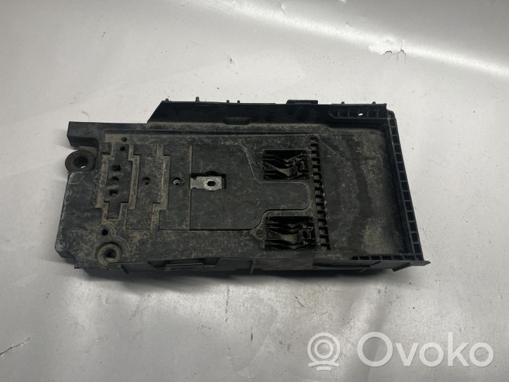 Ford Fusion II Support boîte de batterie DG9310723A