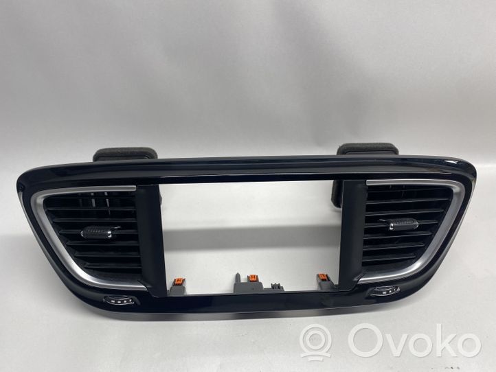 Chrysler Pacifica Radion/GPS-laitteen pääyksikön kehys 3907232RO