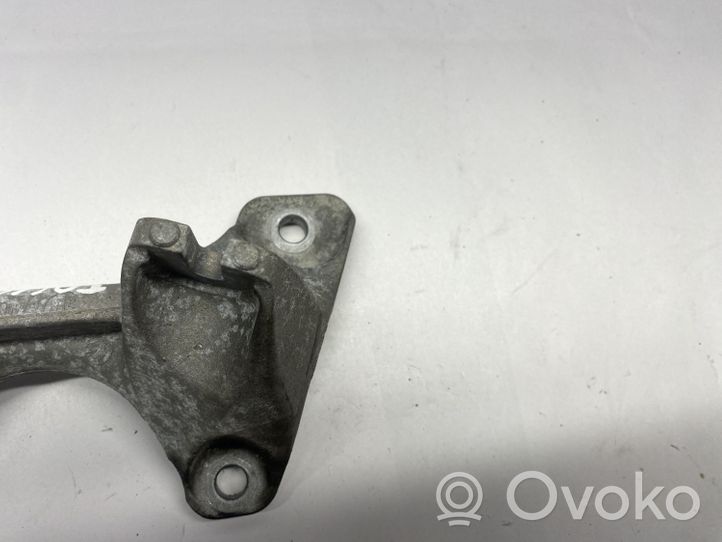 BMW 2 F22 F23 Pavarų dėžės tvirtinimo kronšteinas 6796613