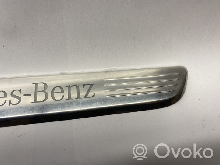Mercedes-Benz C W205 Priekinio slenksčio apdaila (vidinė) A2056800535