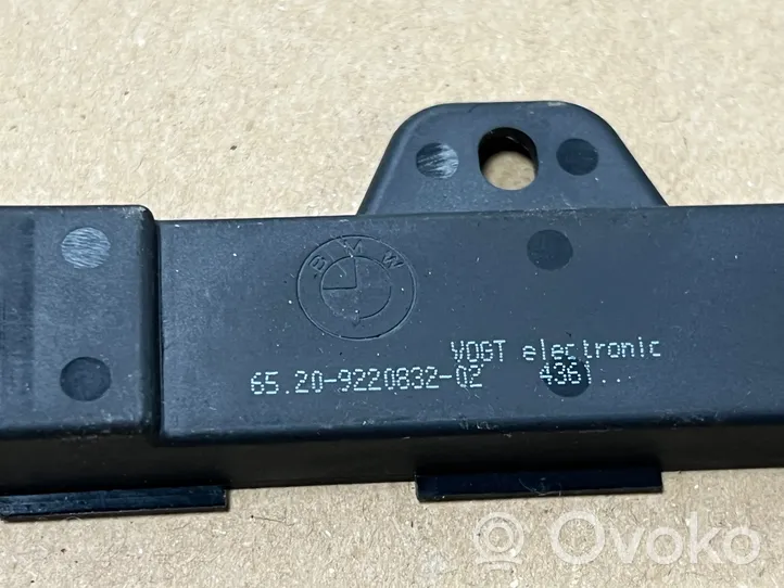 BMW X1 F48 F49 GPS-pystyantenni 9220832