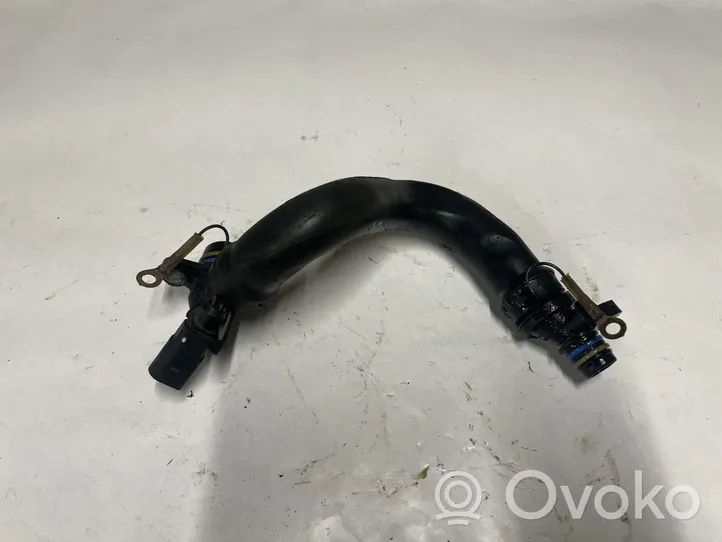 Volkswagen Jetta VII Tuyau de liquide de refroidissement moteur 04E103474H