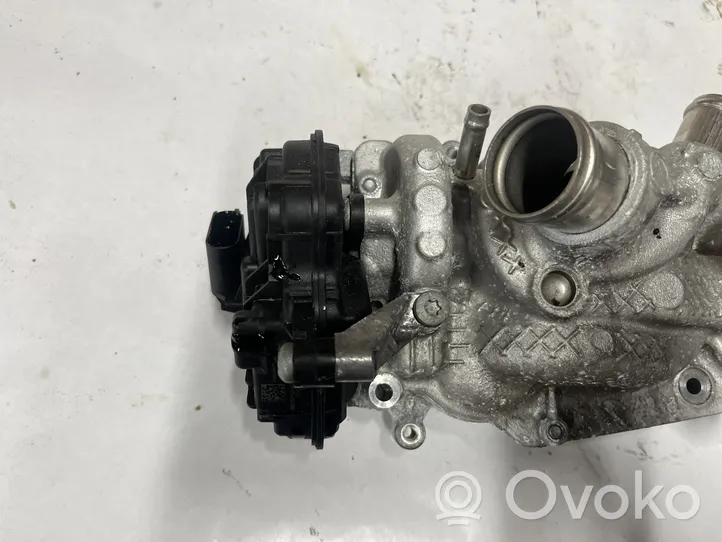 Seat Leon (5F) Vesipumppu 04E907593