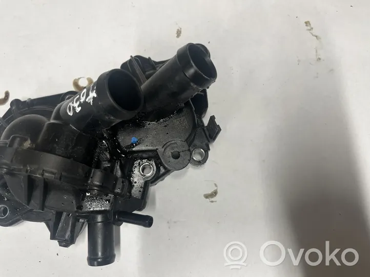 Volkswagen Jetta VII Boîtier de thermostat 04E121600BD