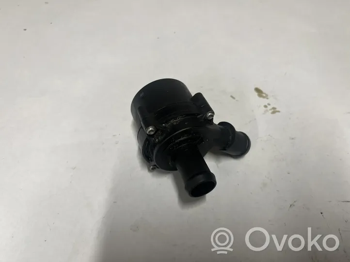 Volkswagen Jetta VII Pompe à eau de liquide de refroidissement 5Q0965561