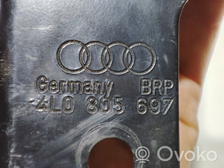 Audi Q7 4L Uchwyt / Mocowanie błotnika przedniego 