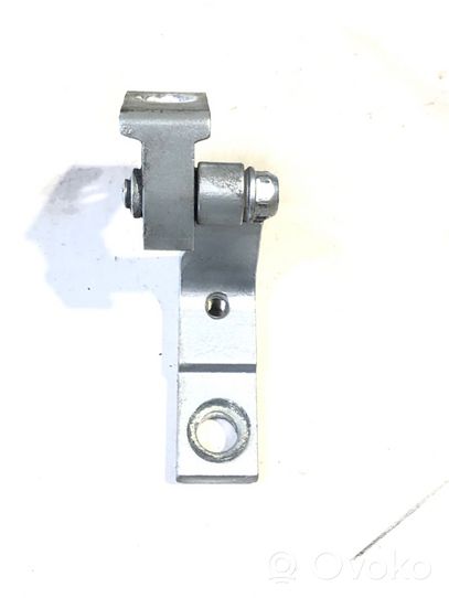 Volkswagen Touareg I Front door upper hinge 7L0831401A