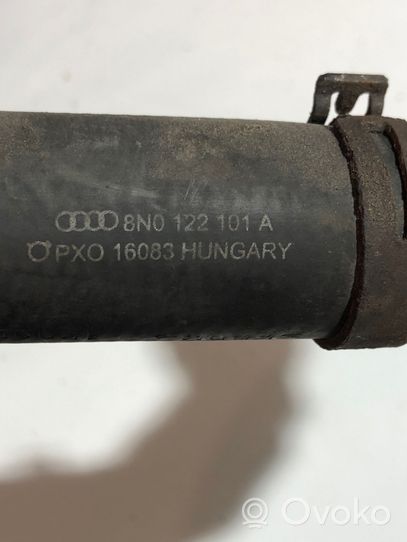 Audi TT Mk1 Moottorin vesijäähdytyksen putki/letku 8N0122101A