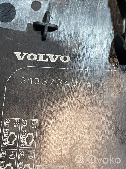 Volvo V70 Skrzynka bezpieczników / Komplet 31337340