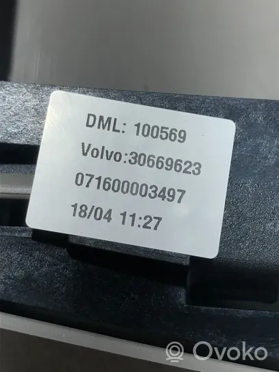 Volvo XC90 Фонарь освещения передних мест 30669623