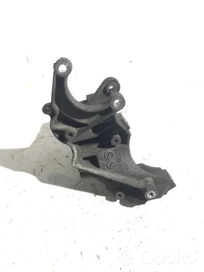 Audi Q7 4L Supporto di montaggio della pompa del servosterzo 059145169Ac