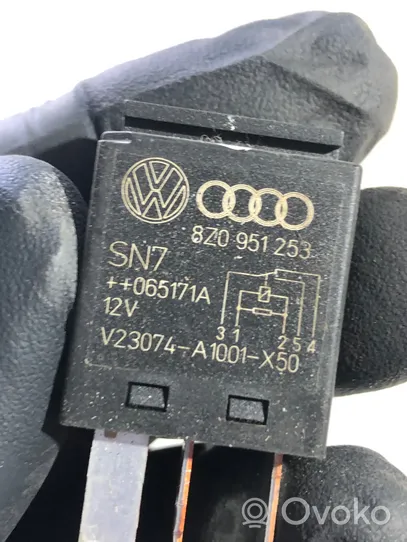 Audi Q7 4L Other relay 8Z0951253