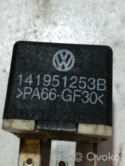 Volkswagen PASSAT B5 Kita rėlė 141951253B