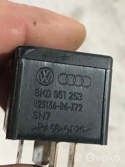 Audi Q7 4L Muu rele 8K0951253