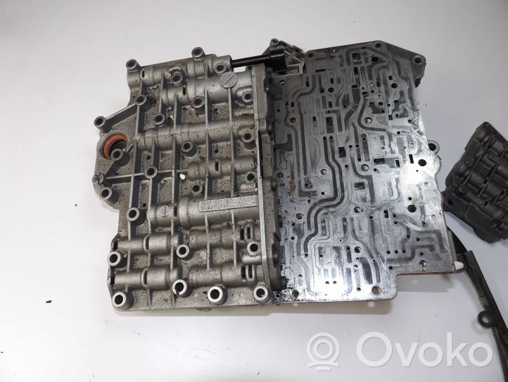 Audi A8 S8 D2 4D Voimansiirron vaihteiston venttiilin kotelo 1060427021