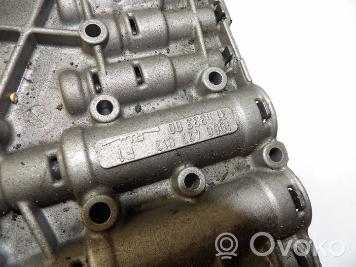 Audi A8 S8 D2 4D Voimansiirron vaihteiston venttiilin kotelo 1060427021