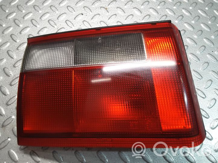 Toyota Carina T210 Luci posteriori del portellone del bagagliaio G27L