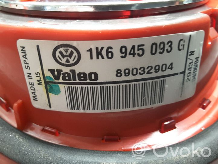 Volkswagen Golf V Lampy tylnej klapy bagażnika 1K6945093